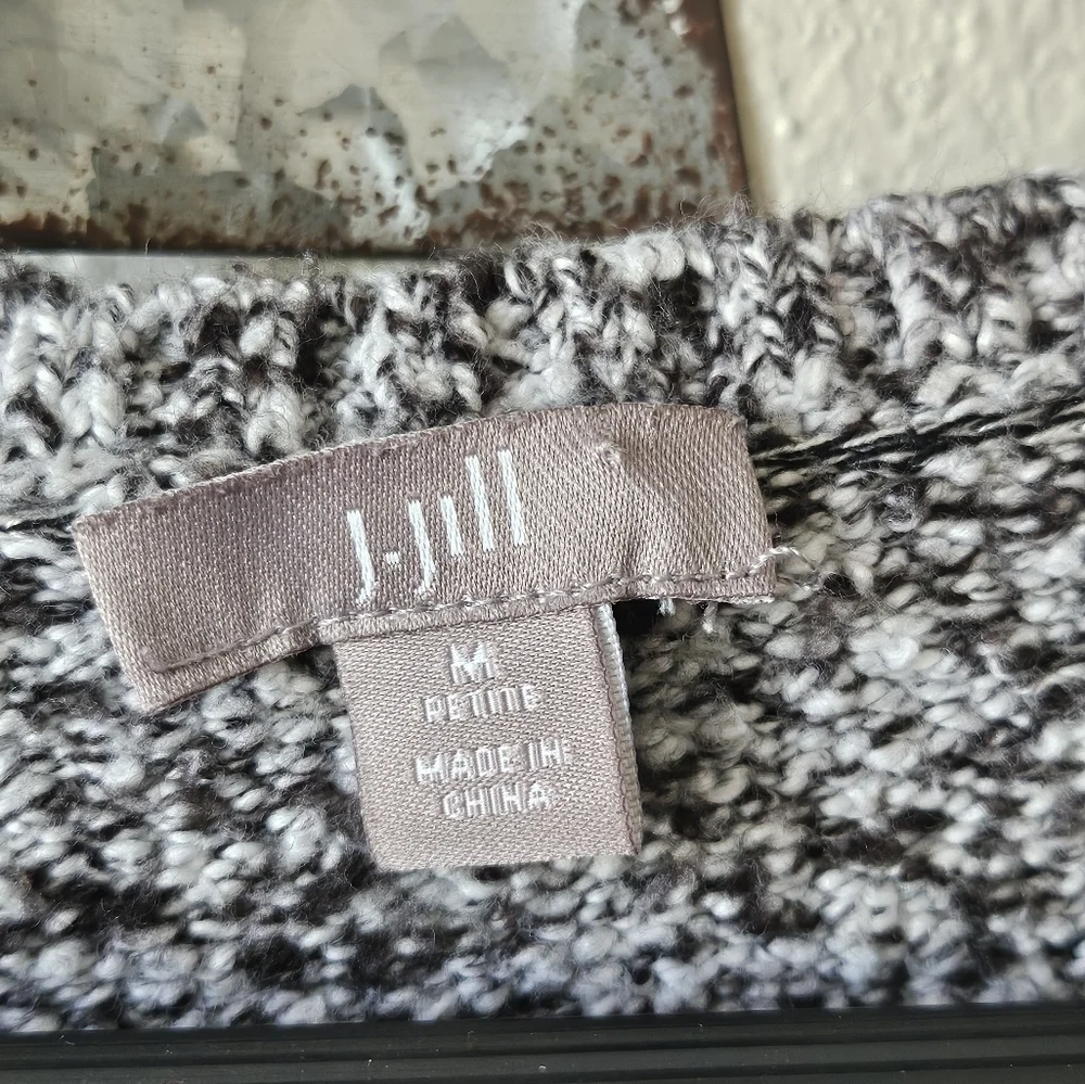 J.Jill Women's Gray Front Pockets knit Casual Chic comfy Sweater Size M.